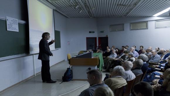Prof. Aharon Kapitulnik at his lecture