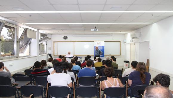 Professor Emeritus François Englert during his meeting with students of the School of Physics and Astronomy