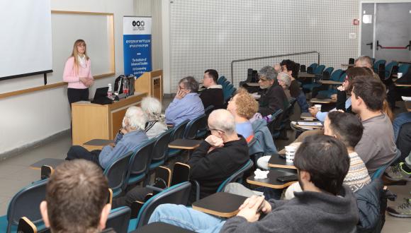 Prof. Giulia Giordano delivering her lecture