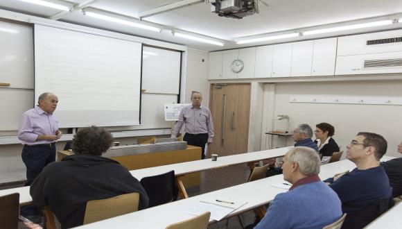 Prof. Yochanan Kushnir at his lecture
