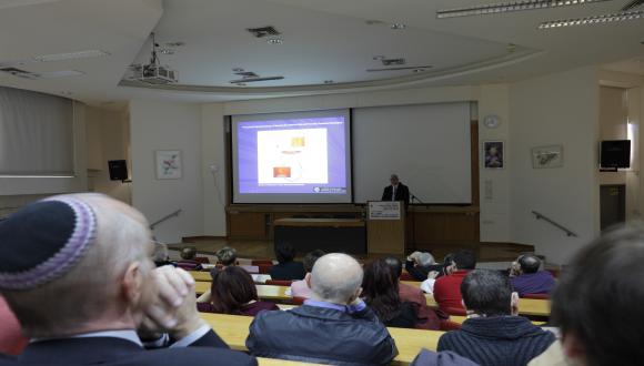 Prof. Shalom Kelman at his lecture