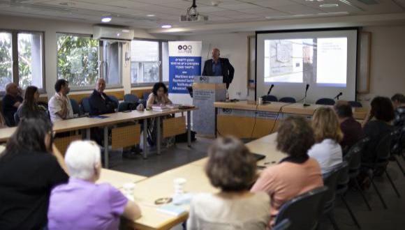 IAS Distinguished Scholar Prof. Jan Grabowski delivering his lecture, 26.4.2022, Room 496, Gilman Building, Tel Aviv University. 