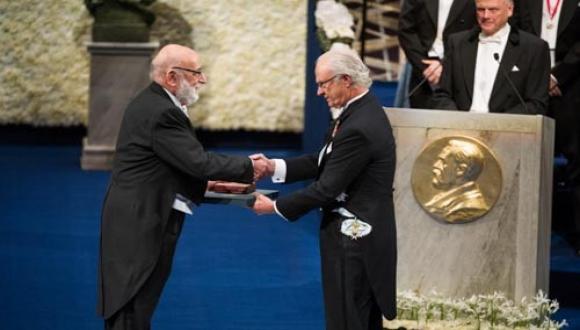 Prof. François Englert receiving his Nobel Prize from his Majesty King Carl XVI Gustaf of Sweden at the Stockholm Concert Hall, 10 December 2013. Credit: Nobel Media AD 2013.  